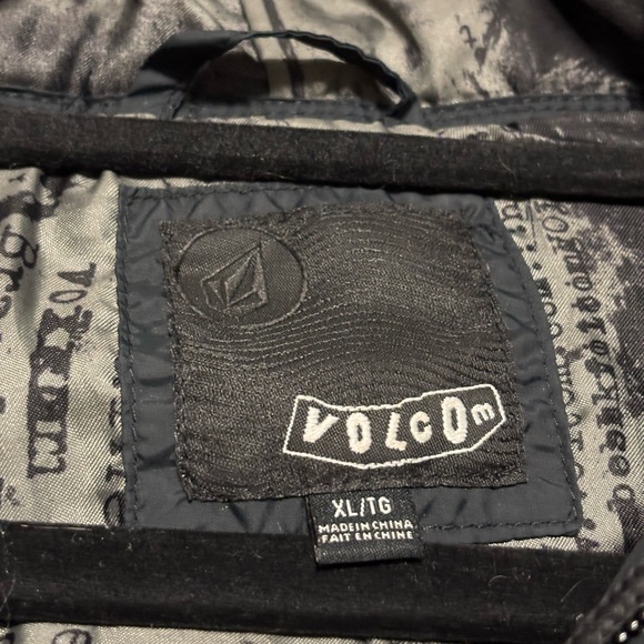 Volcom ChaChing Hooded Puffer Jacket with Zip and Button Closure Size XL PTP 22 - Picture 4 of 9